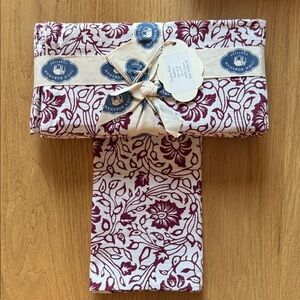 NWT John Robshaw “Tavasya Berry” Napkins (set of 4)